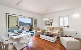 Seaview Elegance Apartment